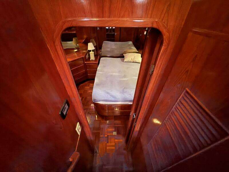 45ft Aquarius Yacht For Sale