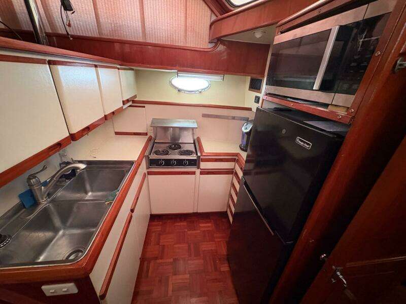 45ft Aquarius Yacht For Sale