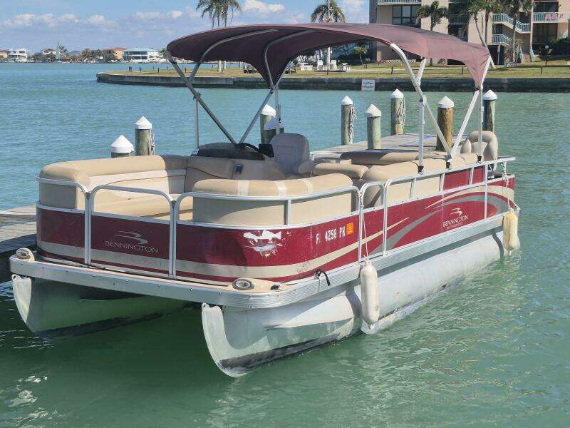 22ft Bennington Yacht For Sale