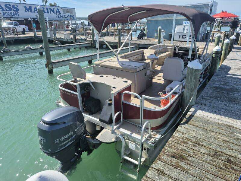 22ft Bennington Yacht For Sale