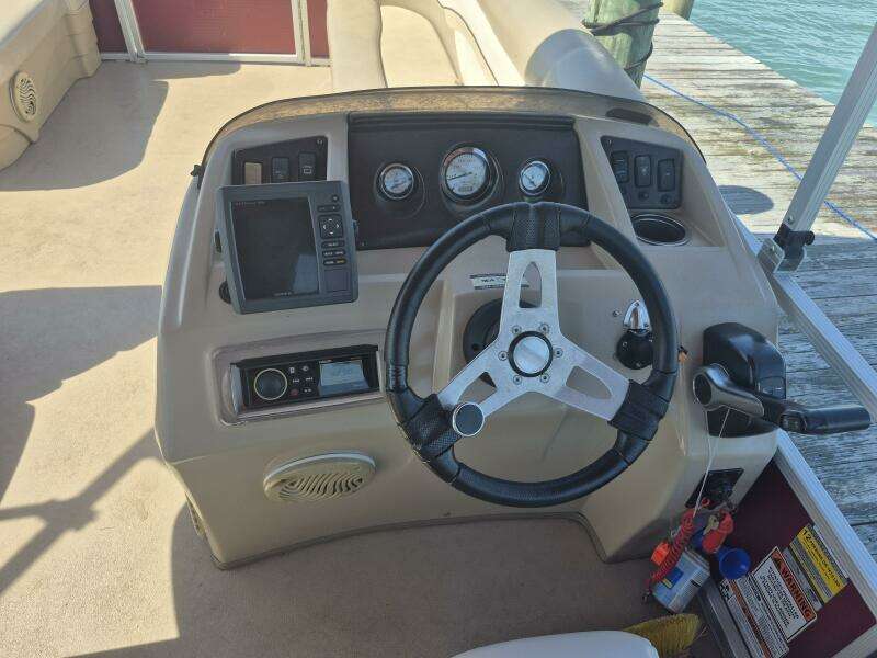 22ft Bennington Yacht For Sale