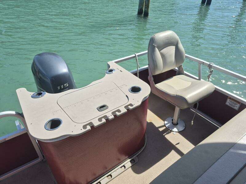 22ft Bennington Yacht For Sale