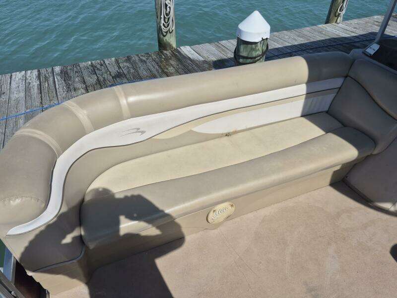 22ft Bennington Yacht For Sale