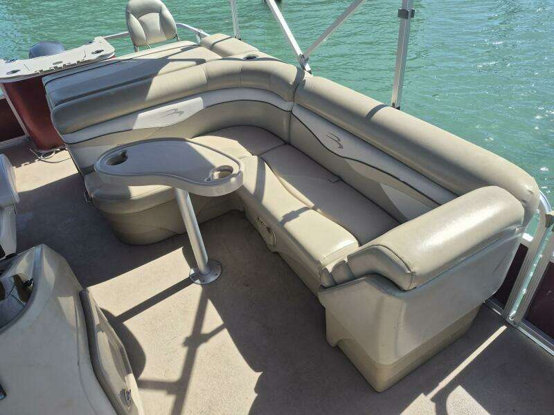 22ft Bennington Yacht For Sale