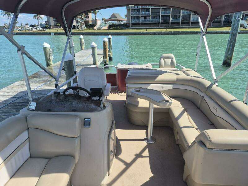 22ft Bennington Yacht For Sale