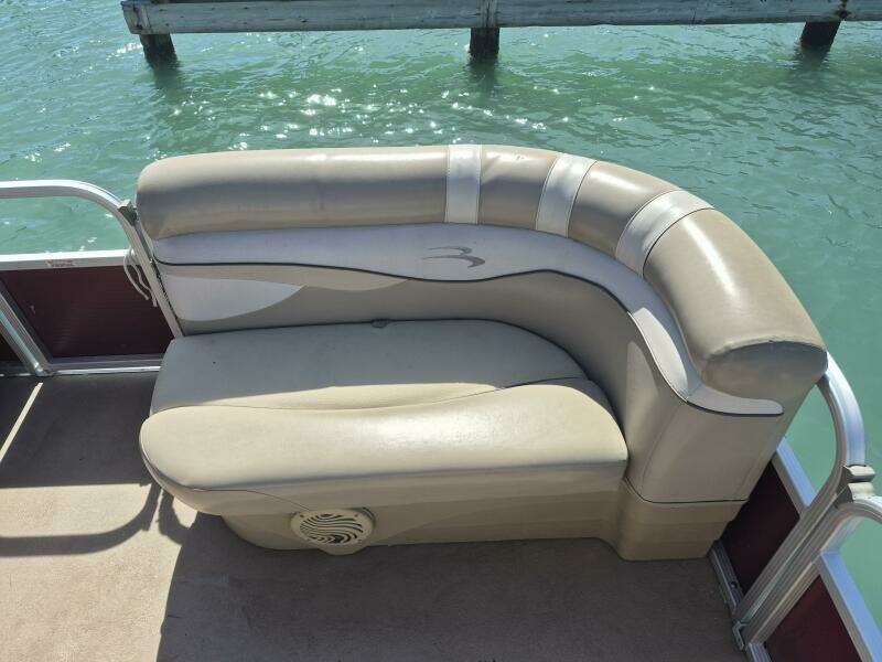 22ft Bennington Yacht For Sale