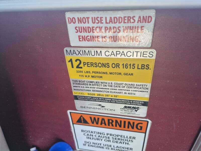 22ft Bennington Yacht For Sale