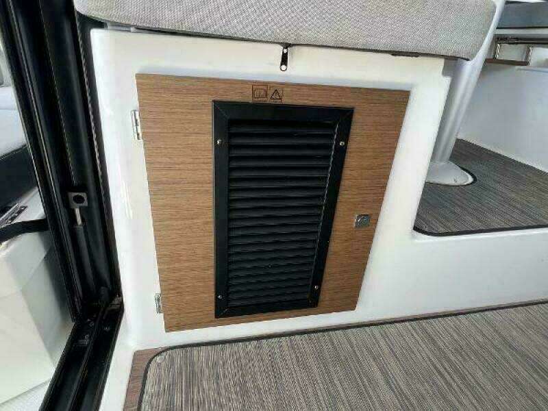 Lydie Ann 29ft Jeanneau Yacht For Sale