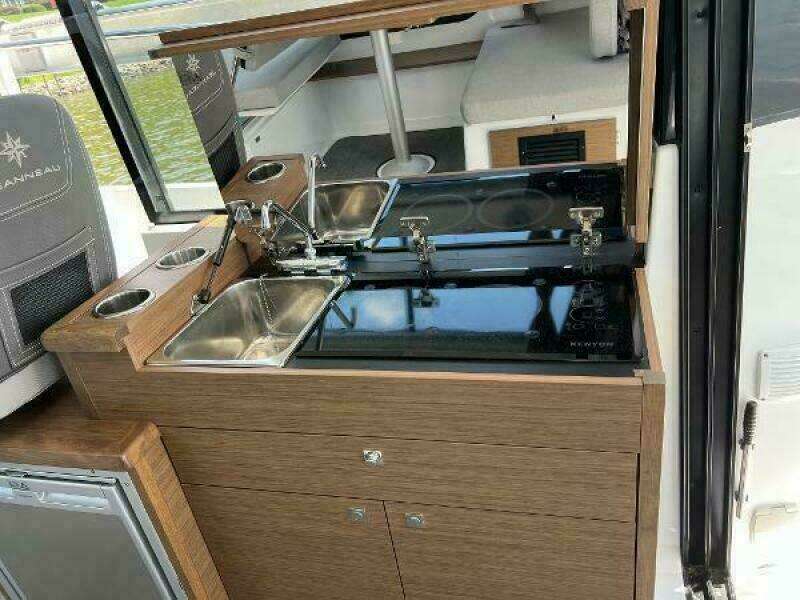 Lydie Ann 29ft Jeanneau Yacht For Sale