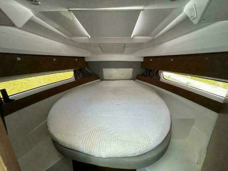 Lydie Ann 29ft Jeanneau Yacht For Sale