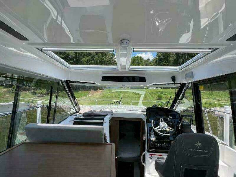Lydie Ann 29ft Jeanneau Yacht For Sale