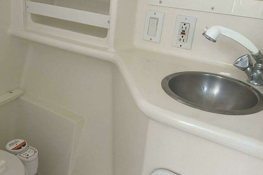 30ft Pursuit Yacht For Sale
