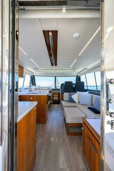 Command At Sea 50ft Riviera Yacht For Sale