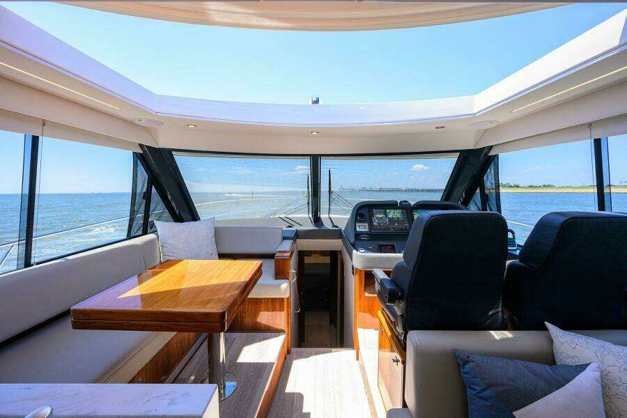 Command At Sea 50ft Riviera Yacht For Sale