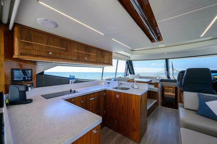 Command At Sea 50ft Riviera Yacht For Sale