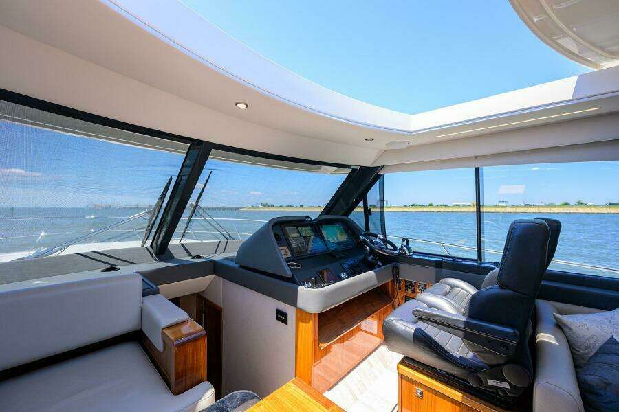 Command At Sea 50ft Riviera Yacht For Sale