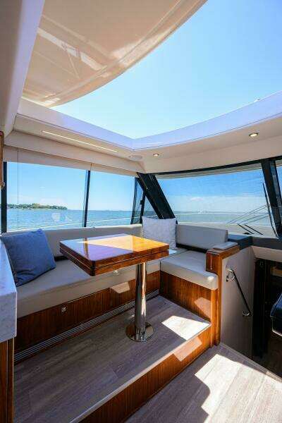 Command At Sea 50ft Riviera Yacht For Sale
