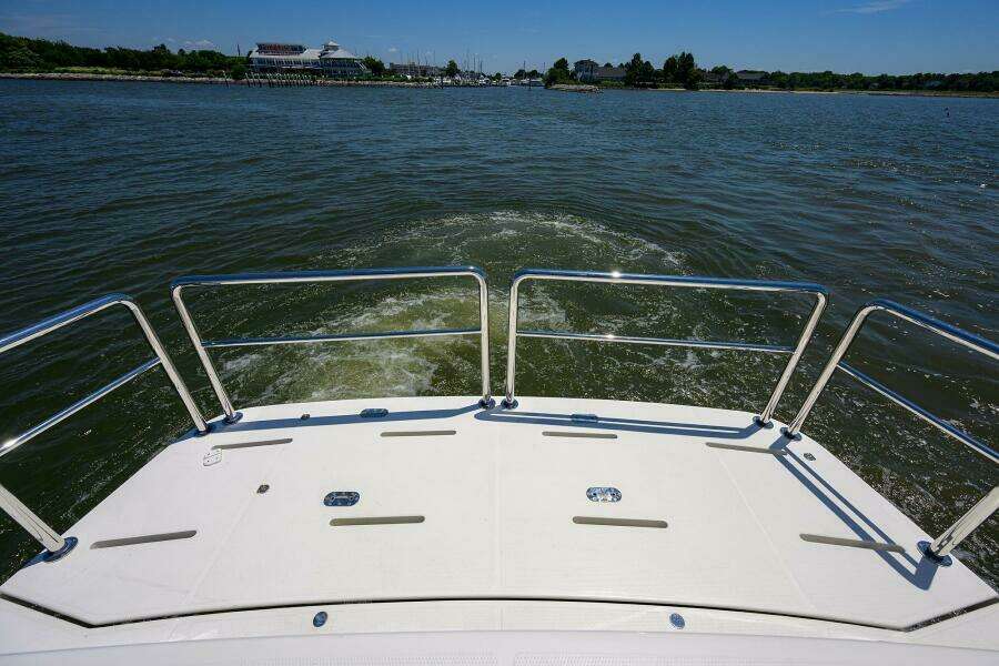 Command At Sea 50ft Riviera Yacht For Sale