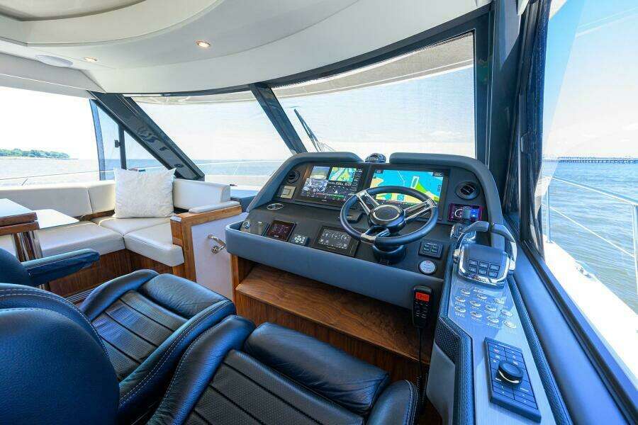 Command At Sea 50ft Riviera Yacht For Sale
