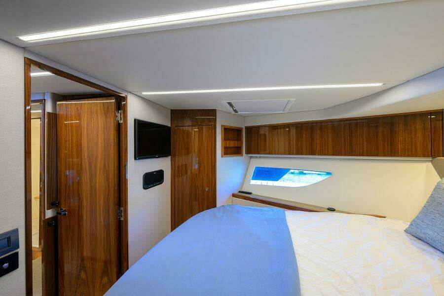 Command At Sea 50ft Riviera Yacht For Sale