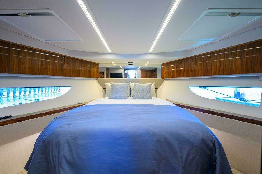 Command At Sea 50ft Riviera Yacht For Sale