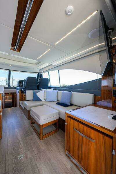 Command At Sea 50ft Riviera Yacht For Sale