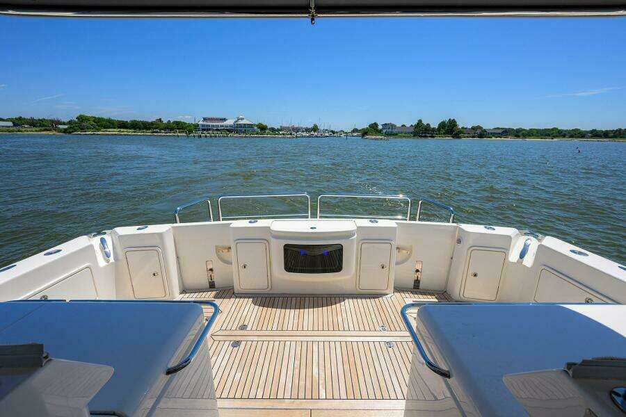 Command At Sea 50ft Riviera Yacht For Sale