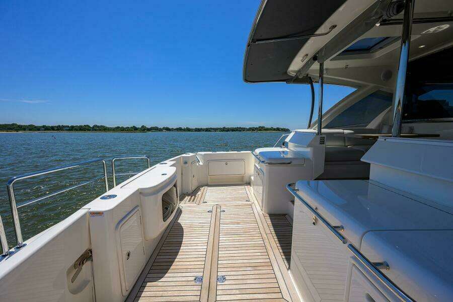 Command At Sea 50ft Riviera Yacht For Sale