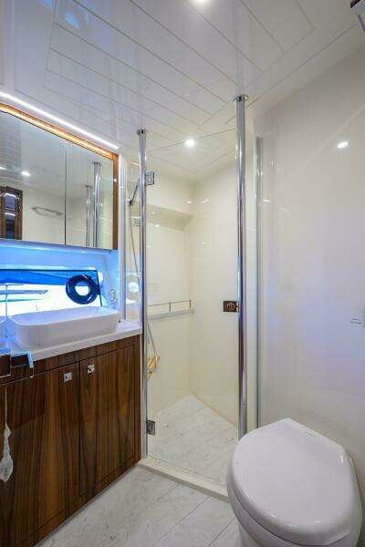 Command At Sea 50ft Riviera Yacht For Sale
