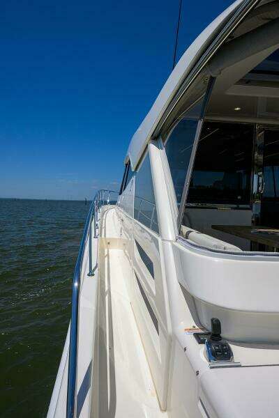 Command At Sea 50ft Riviera Yacht For Sale