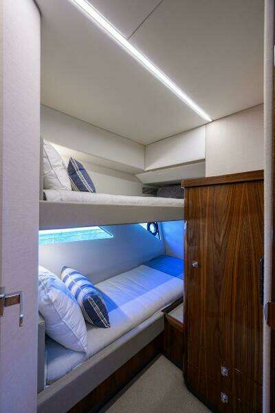 Command At Sea 50ft Riviera Yacht For Sale