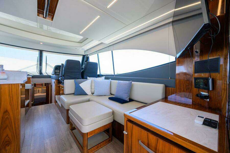 Command At Sea 50ft Riviera Yacht For Sale