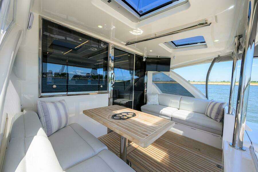 Command At Sea 50ft Riviera Yacht For Sale