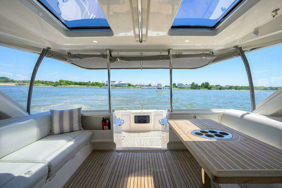 Command At Sea 50ft Riviera Yacht For Sale