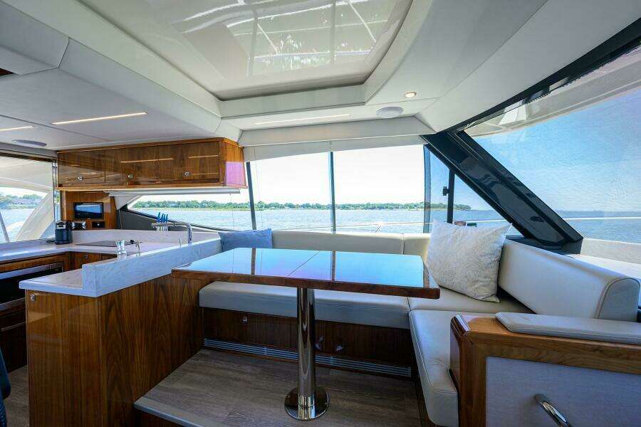 Command At Sea 50ft Riviera Yacht For Sale