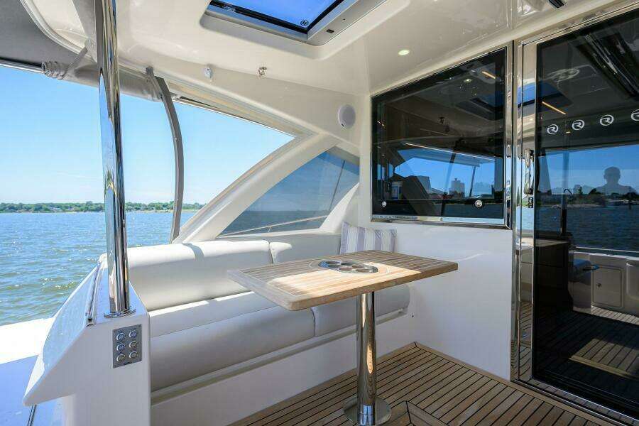 Command At Sea 50ft Riviera Yacht For Sale