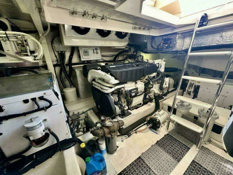 Command At Sea 50ft Riviera Yacht For Sale