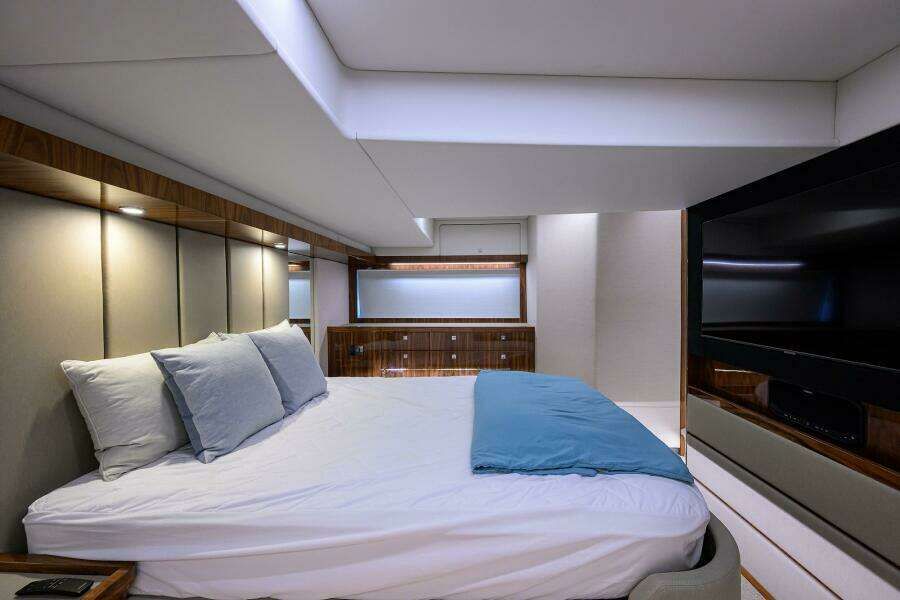Command At Sea 50ft Riviera Yacht For Sale
