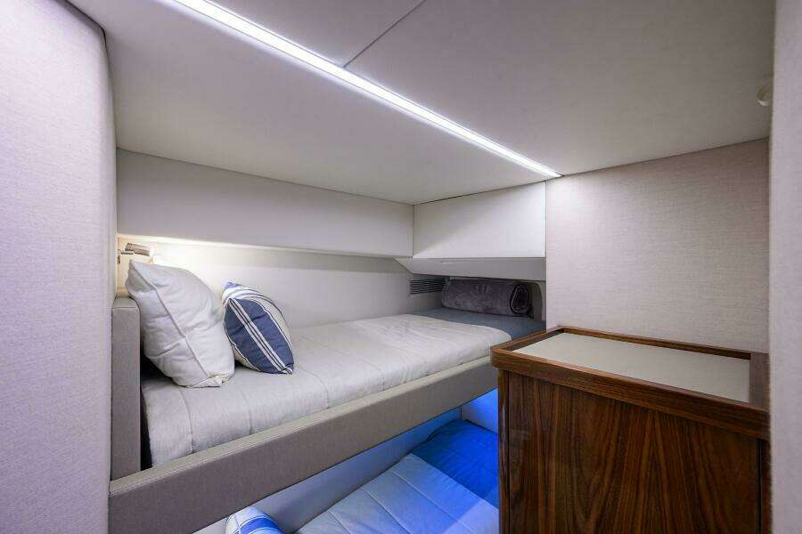 Command At Sea 50ft Riviera Yacht For Sale