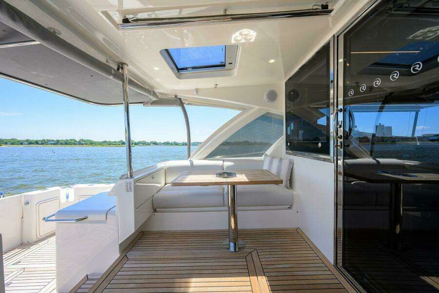 Command At Sea 50ft Riviera Yacht For Sale