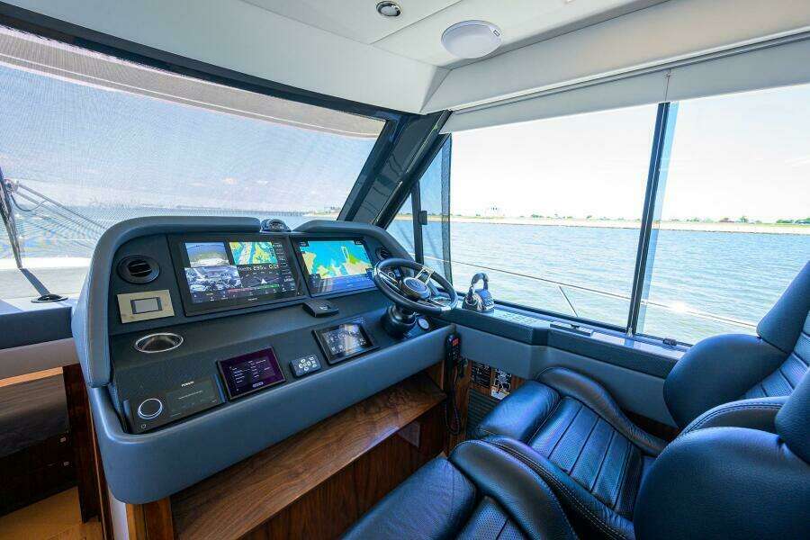 Command At Sea 50ft Riviera Yacht For Sale