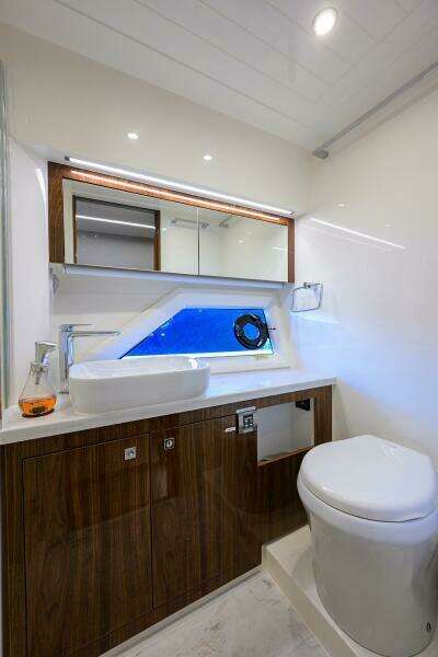 Command At Sea 50ft Riviera Yacht For Sale