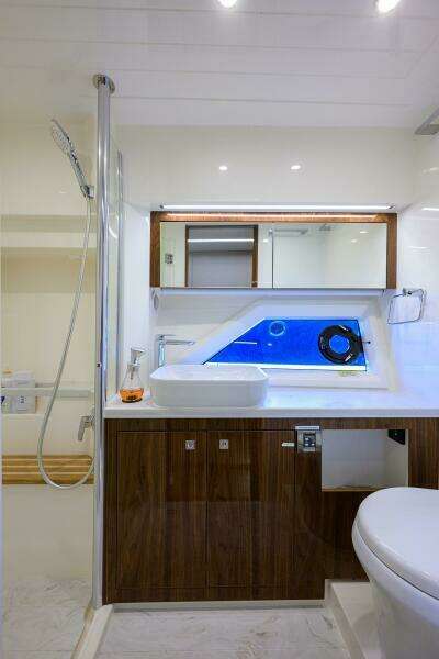 Command At Sea 50ft Riviera Yacht For Sale