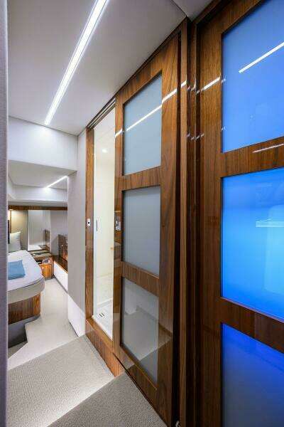 Command At Sea 50ft Riviera Yacht For Sale