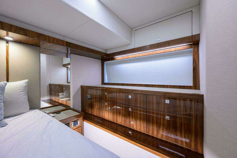 Command At Sea 50ft Riviera Yacht For Sale