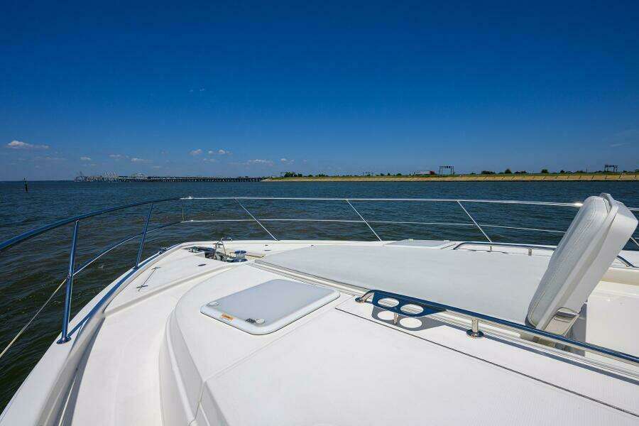 Command At Sea 50ft Riviera Yacht For Sale