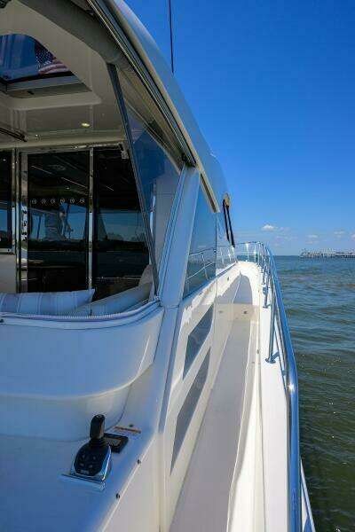 Command At Sea 50ft Riviera Yacht For Sale