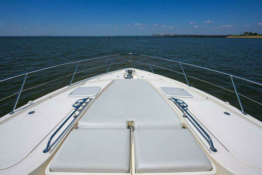 Command At Sea 50ft Riviera Yacht For Sale