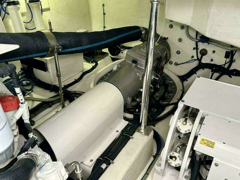 Command At Sea 50ft Riviera Yacht For Sale
