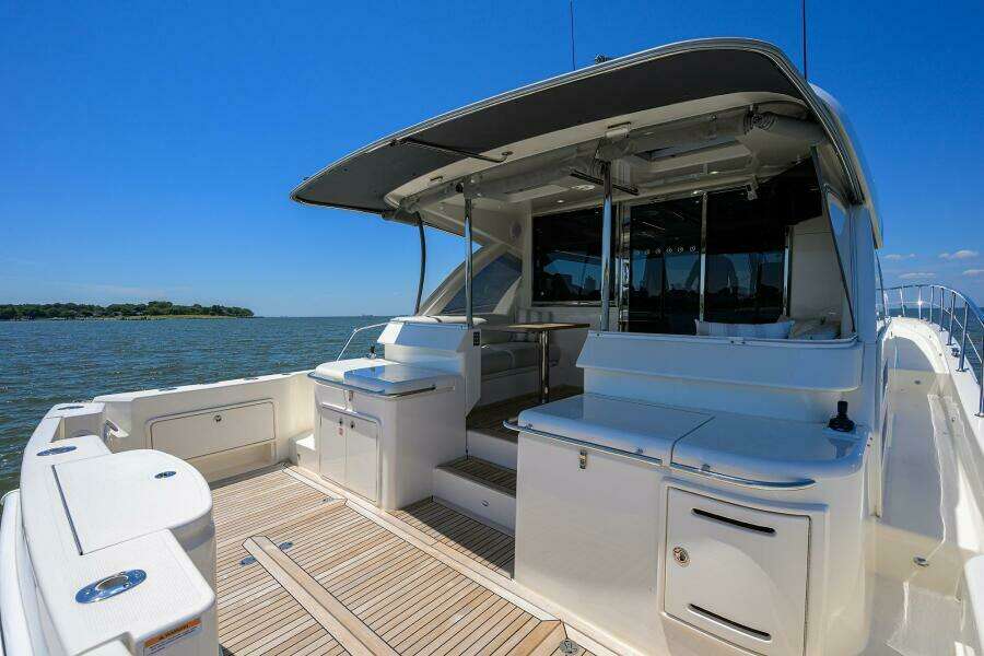 Command At Sea 50ft Riviera Yacht For Sale